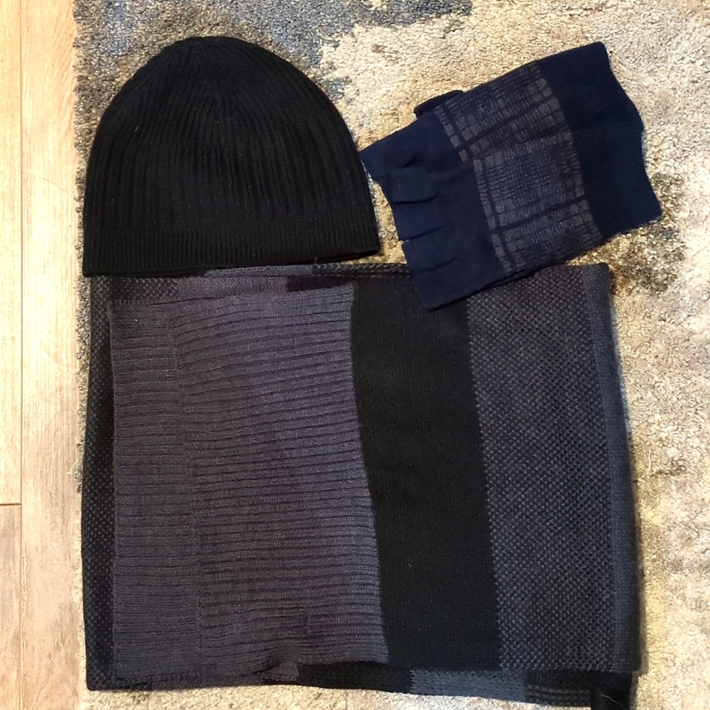 Banana Republic Hat Gloves and Scarf set